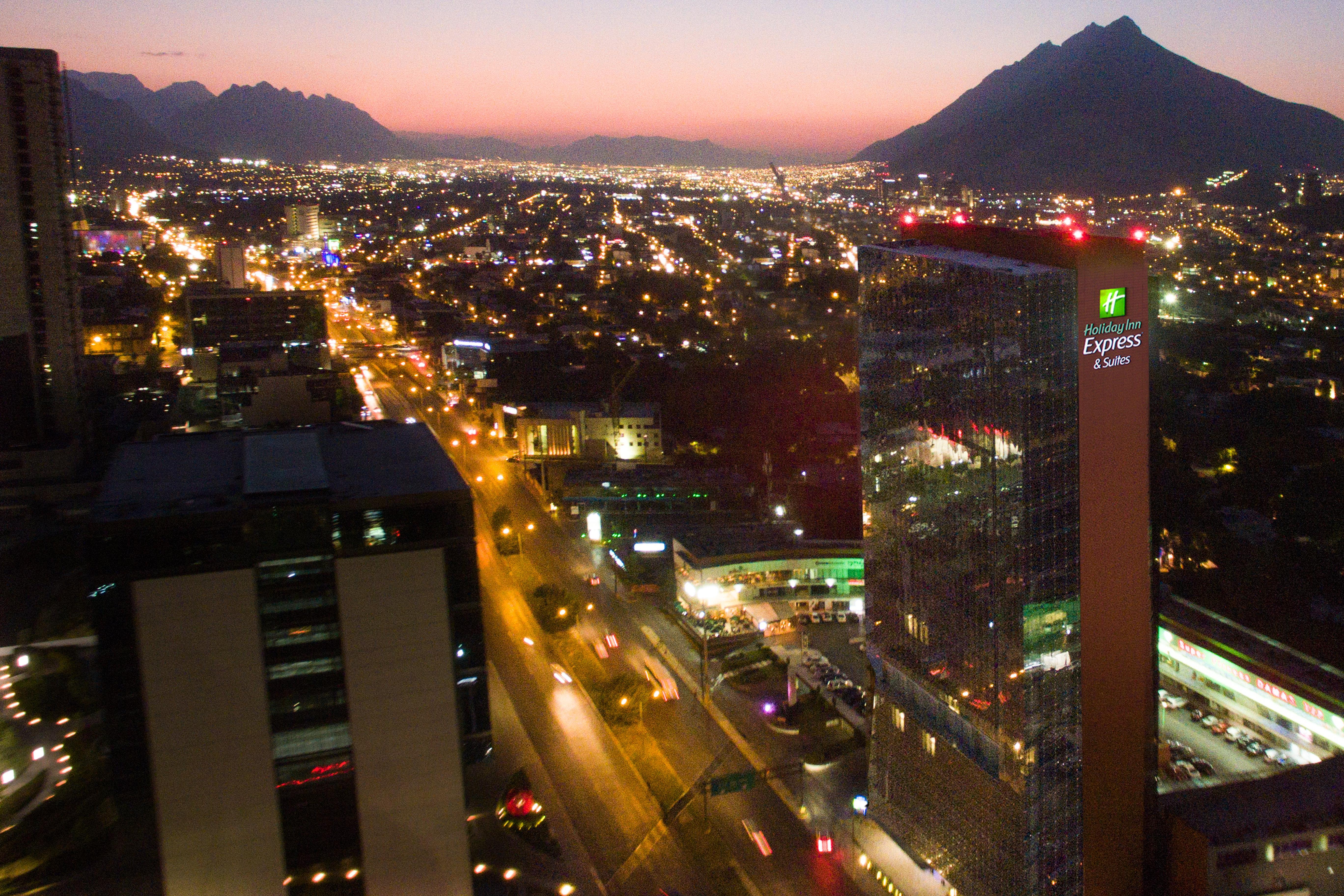 Holiday Inn Express & Suites Monterrey Valle By Ihg San Pedro Garza Garcia Exterior photo
