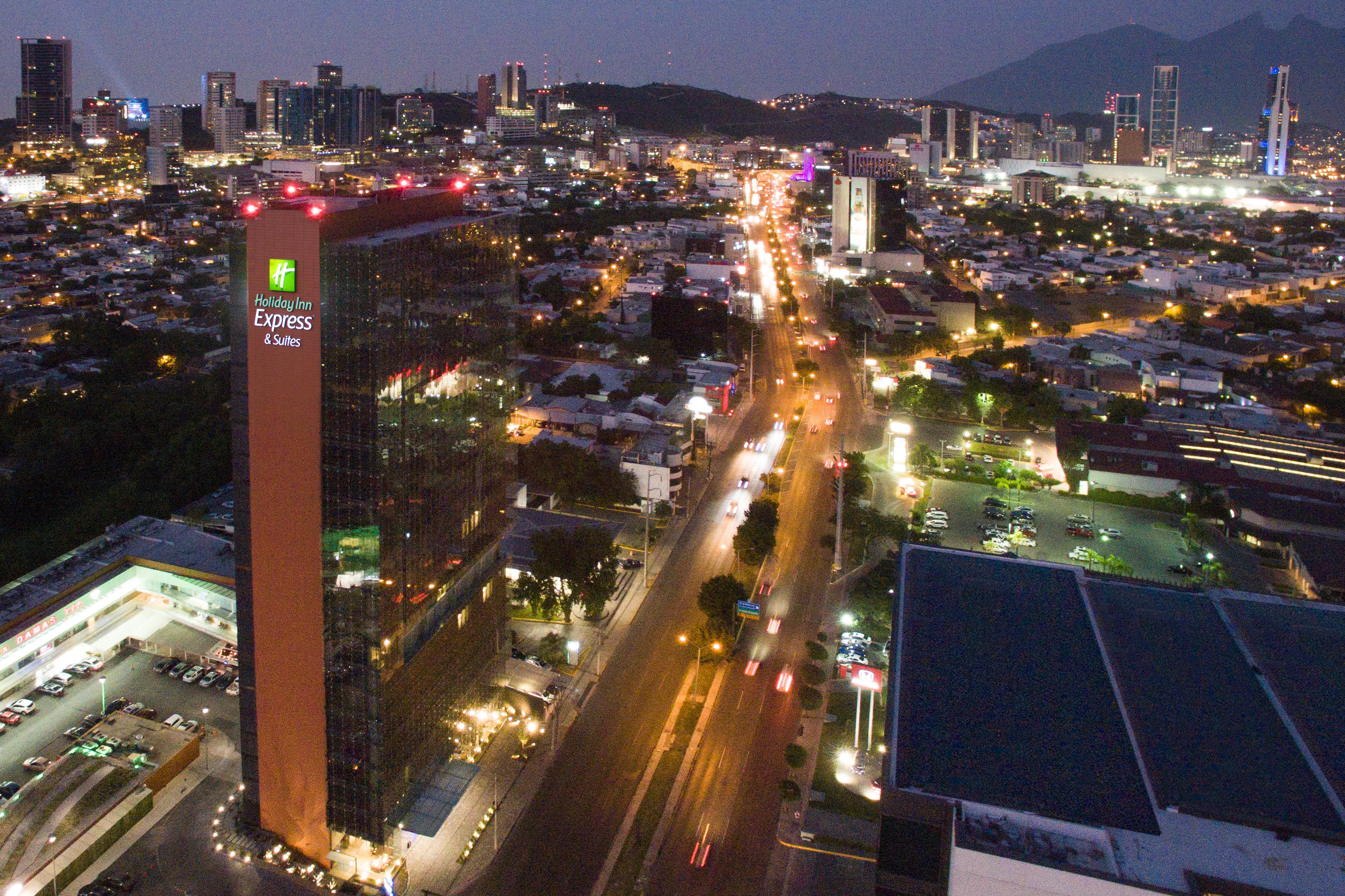 Holiday Inn Express & Suites Monterrey Valle By Ihg San Pedro Garza Garcia Exterior photo